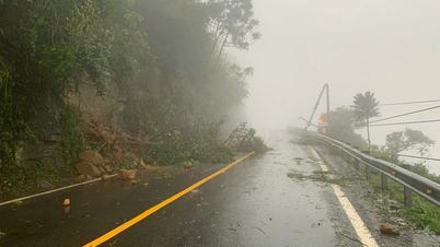 (Live) Storm Tra Mi with level 12 gusts has entered Thua Thien Hue and Da Nang