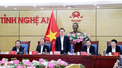 Provincial People's Committee holds regular meeting in December 2024