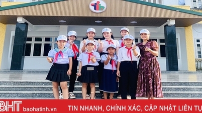 សិស្សានុសិស្ស Ha Tinh ចូលរួមមហោស្រពវប្បធម៌សម្រាប់កុមារនៃក្រុមជនជាតិភាគតិចនៅតំបន់មជ្ឈិម