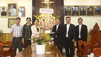 Đoàn đại biểu Quốc hội tỉnh Đắk Lắk thăm, chúc mừng các tổ chức, chức sắc tôn giáo nhân dịp Giáng sinh