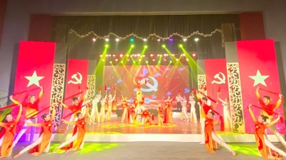 ការ​សម្តែង​វិល​ជុំ​នៃ​កម្មវិធី “Quang Ninh ស្វាគមន៍​យុគសម័យ​នៃ​កំណើន​ជាតិ” នៅ​តាម​មូលដ្ឋាន​ក្នុង​ខេត្ត