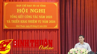 រួមបញ្ចូលគ្នាទាំង "ការកសាង" និង "ការប្រយុទ្ធ" ក្នុងការការពារមូលដ្ឋានមនោគមវិជ្ជារបស់បក្ស
