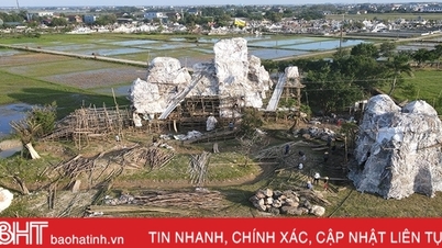 សាងសង់រូងភ្នំ Bethlehem ដ៏ធំមួយដើម្បីអបអរបុណ្យណូអែលនៅ Ha Tinh