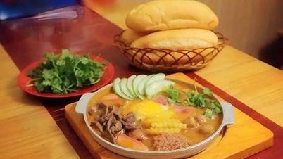 ភ្ញៀវ​ទេសចរ​កូរ៉េ​ភ្ញាក់​ផ្អើល​ចំពោះ​នំប៉័ង​បំពង​ដ៏​ពេញ​និយម​នៅ Hai Phong