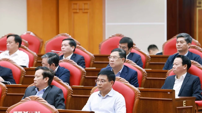 The Politburo decided to arrange the agencies that had plans.