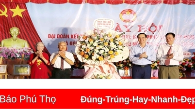 Der Vorsitzende des Provinzkomitees der Vaterländischen Front nahm am Großen Solidaritätsfest im Bezirk Thanh Ba teil