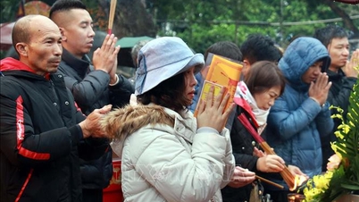 Tran Temple with locals and tourists