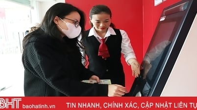 ធនាគារ Ha Tinh បំពេញបន្ថែមមូលនិធិ ATM យ៉ាងសកម្ម ដើម្បីបម្រើអតិថិជនក្នុងអំឡុងពេល Tet