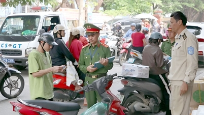 Lấn chiếm vỉa hè, lòng đường họp chợ cần xử lý nghiêm