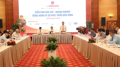 កាសែតសេដ្ឋកិច្ច និងទីក្រុង រៀបចំ "វេទិកាសារព័ត៌មានអមជាមួយធុរកិច្ចក្នុងការអភិវឌ្ឍន៍ប្រកបដោយចីរភាព"