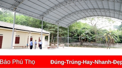 Implementar políticas étnicas y promover el desarrollo económico en Minh Hoa