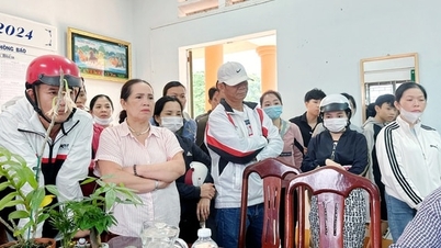 សាលា​រដ្ឋ​ទម្លាក់​ពិន្ទុ​ថ្នាក់​ទី​១០ ឪពុក​ម្ដាយ​«​សម្រុក​»​ទៅ​សាលា​ឯកជន​ដើម្បី​ដក​ពាក្យ​សុំ​កូន