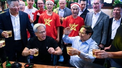 Premierminister Pham Minh Chinh und Nvidia-CEO trinken Bier in der Ta Hien Straße