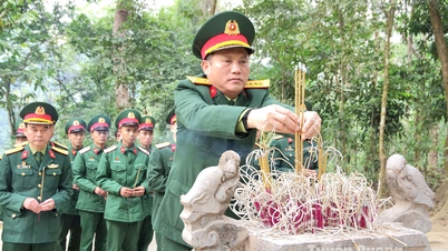 គណៈកម្មាធិការបក្ស បញ្ជាការដ្ឋានយោធភូមិភាគខេត្ត បានអុជធូបនៅទីតាំង បេតិកភណ្ឌជាតិពិសេស Tan Trao