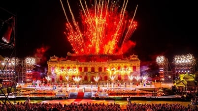 Đại nội Huế rực rỡ đêm khai mạc Tuần lễ Festival nghệ thuật quốc tế 2024