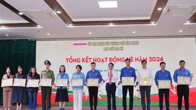 Tổng kết hoạt động Hè, chiến dịch Thanh niên tình nguyện hè năm 2024 và biểu dương Giải thưởng “Nhà Giáo trẻ tiêu biểu” cấp thành phố