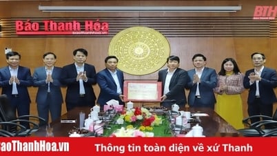Bí thư Tỉnh ủy Nguyễn Doãn Anh thăm, động viên cán bộ, phóng viên, kỹ thuật viên Báo Thanh Hóa và Đài Phát thanh