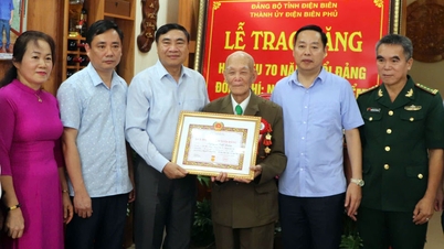 ពេញមួយជីវិតជាមួយគណបក្ស