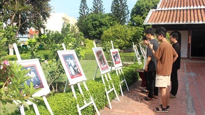 Exposition photo "La vie quotidienne de l'Oncle Ho"