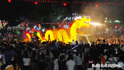 Chi Linh ក្បួនដង្ហែរបង្ហាញម៉ូដ Mascot នៅរាត្រីពិធីបុណ្យពាក់កណ្តាលរដូវស្លឹកឈើជ្រុះឆ្នាំ 2024