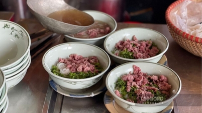 Extraño restaurante tradicional de pho de primera generación, "el segundo mejor de Thai Nguyen"
