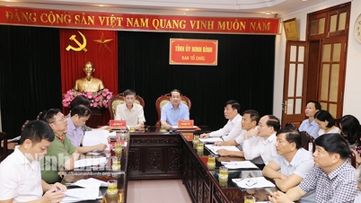 គណៈកម្មាធិការ​រៀបចំ​មជ្ឈិម​សុំ​យោបល់​លើ​គម្រោង​បន្ថែម និង​ធ្វើ​វិសោធនកម្ម​ច្បាប់​បោះឆ្នោត​របស់​បក្ស។