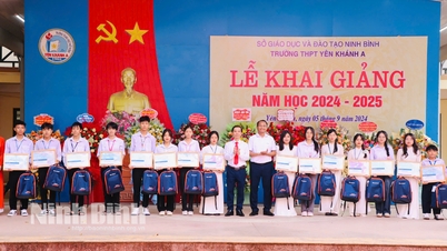 Sacombank Ninh Bình trao tặng quà tại Trường THPT Yên Khánh A