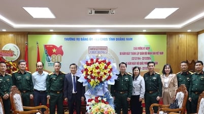 ថ្នាក់ដឹកនាំគណៈកម្មាធិការរណសិរ្សមាតុភូមិវៀតណាមខេត្ត បានអញ្ជើញទៅសួរសុខទុក្ខ និងអបអរសាទរចំពោះបញ្ជាការដ្ឋានកងរាជអាវុធហត្ថខេត្ត