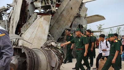 Cựu chiến binh Nghĩa An (Ninh Giang) xúc động khi tham quan Bảo tàng Lịch sử quân sự Việt Nam