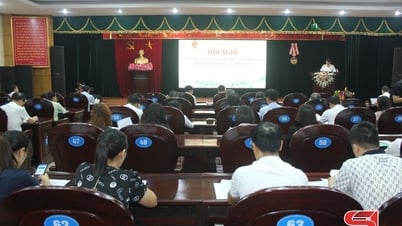 Hội nghị tuyên dương và đối thoại với người nộp thuế        