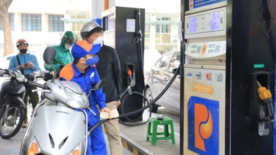 Le prix de l'essence RON95-III a légèrement augmenté, atteignant près de 20 600 VND par litre