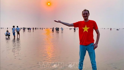 "Biển vô cực" ở Thái Bình hút khách dịp nghỉ lễ