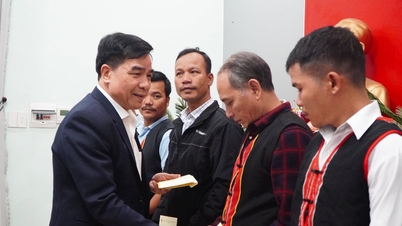 លោក Hiep Duc ត្រូវ​ខិតខំ​ប្រឹងប្រែង​កាត់បន្ថយ​អត្រា​ភាពក្រីក្រ​នៅ​ឃុំ​ភ្នំ​ចំនួន​៣​មក​ត្រឹម​៥%។