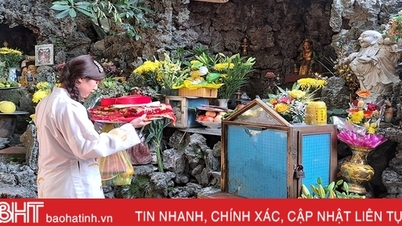 មនុស្សម្នានាំគ្នាទៅប្រាសាទ Cho Cui មុនថ្ងៃបុណ្យសំខាន់។