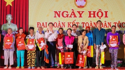 ឧបនាយករដ្ឋមន្ត្រី Le Minh Khai បានចូលរួមពិធីបុណ្យមហាសាមគ្គីជាតិនៅឃុំ Loi Hai