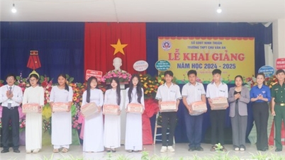 វិទ្យាល័យ Chu Van An បើកឆ្នាំសិក្សាថ្មី ២០២៤-២០២៥
