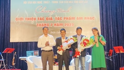 Présentation et publication des œuvres du musicien Duong Tan Binh et du musicien Chau Phan