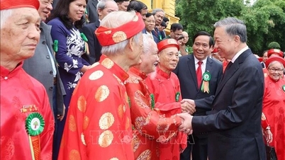 ប្រធាន To Lam ជួបជាមួយមនុស្សចាស់ និងមន្ត្រីឆ្នើមនៃសមាគមមនុស្សចាស់