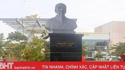 តម្កល់រូបសំណាក La Son Phu Tu Nguyen Thiep និង Dao Tan នៅ Binh Dinh
