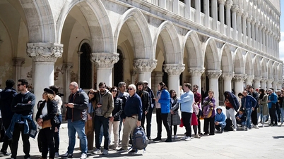 Reasons for widespread protests against tourists in Europe