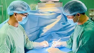 Duodenal obstruction surgery for a 35-week-old premature baby weighing 1.1 kg