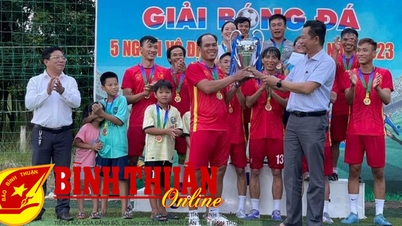 ជើងឯកបាល់ទាត់ S5 ដ៏រំភើបនៅស្រុក Ham Tan