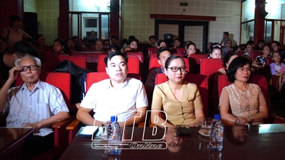 រោងមហោស្រព Cheo សំដែងរឿងបុរាណ Cheo លេង Quan Am Thi Kinh