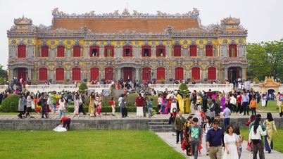 El primer Festival de Hue se inaugura en el Palacio Kien Trung