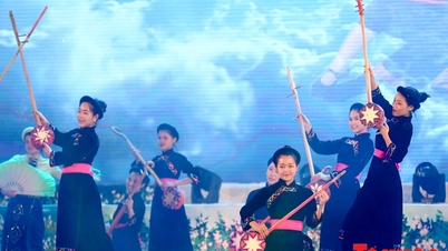 ពិធីបុណ្យ​លើក​ទី​៧ ការ​ច្រៀង​និង​ឧបករណ៍​ភ្លេង Tinh របស់​ជនជាតិ Tay Nung និង​ជនជាតិ​ថៃ