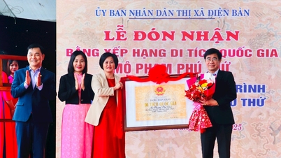 รับมอบประกาศนียบัตรอนุสรณ์สถานแห่งชาติ สุสานของ Pham Phu Thu