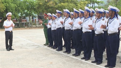 Commander of Naval Region 4 inspects training of new soldiers