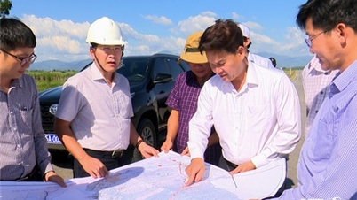 Đồng chí Phạm Văn Hậu, Phó Bí thư Thường trực Tỉnh ủy, Chủ tịch HĐND tỉnh kiểm tra tiến độ các công trình trọng điểm