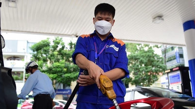 Giá xăng dầu tiếp tục tăng, RON95 vượt 22.000 đồng/lít