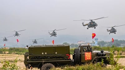 Trực thăng bay biểu diễn trên bầu trời Điện Biên